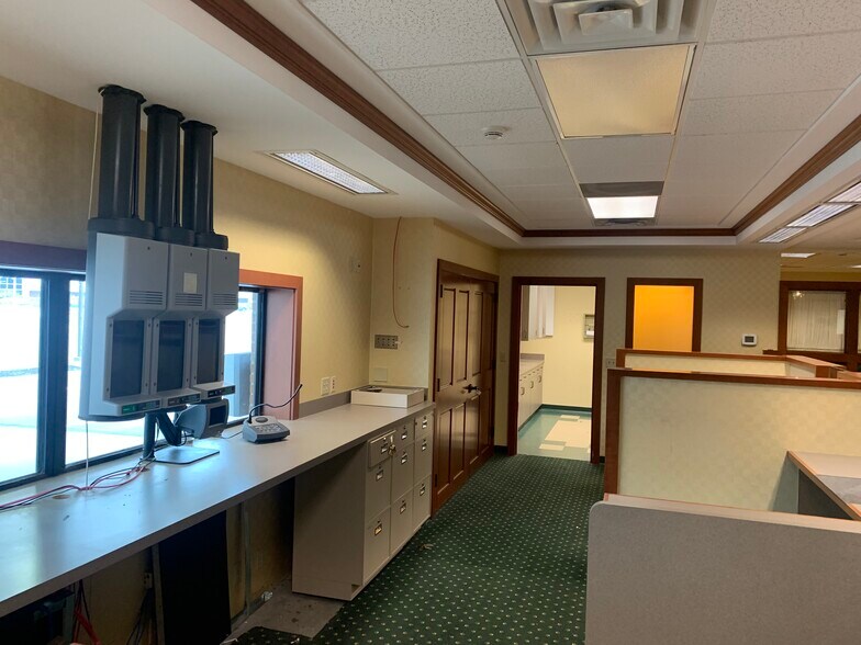 More Photos Of 275 Meadow Dr, North Tonawanda Restaurant For Sale