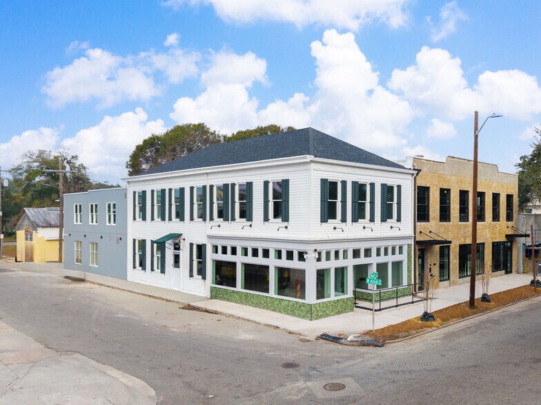 More Photos Of 112 W Victory Dr, Savannah Showroom For Lease
