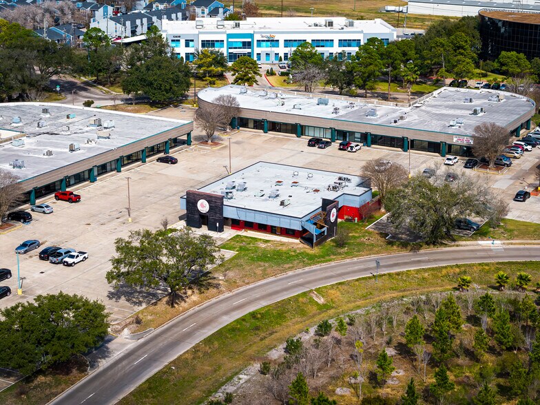 More Photos Of 12501-12607 Gulf Fwy, Houston Unknown For Lease
