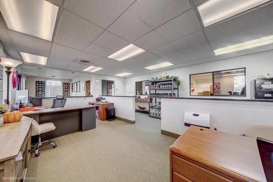 More Photos Of 104-106 N Hutchinson Rd, Spokane Valley Flex For Sale