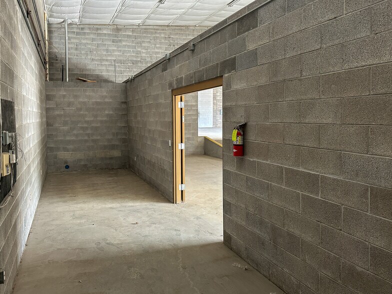 More Photos Of 801 Pendale Rd, El Paso Distribution For Sale