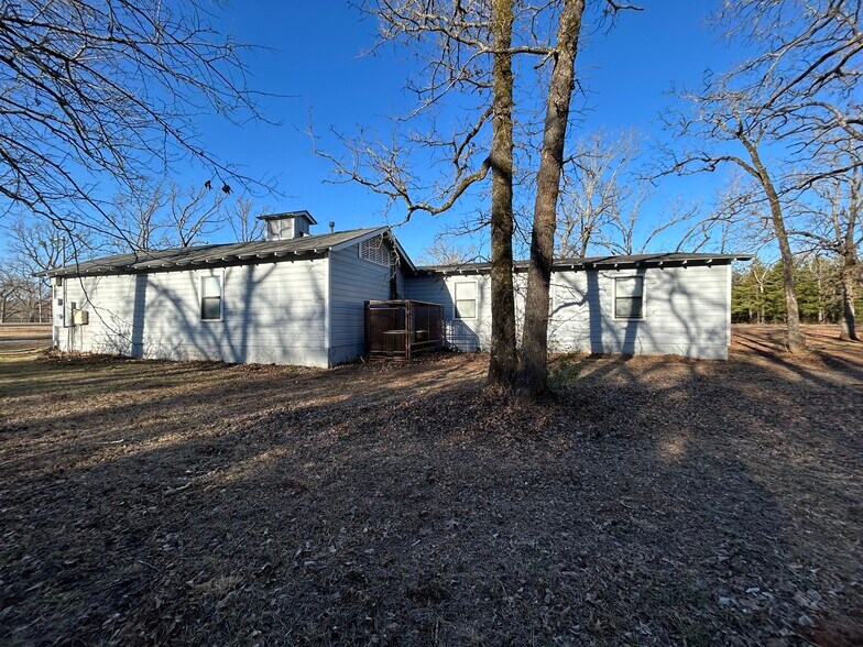 More Photos Of 2003 E US Highway 84, Palestine Office For Sale