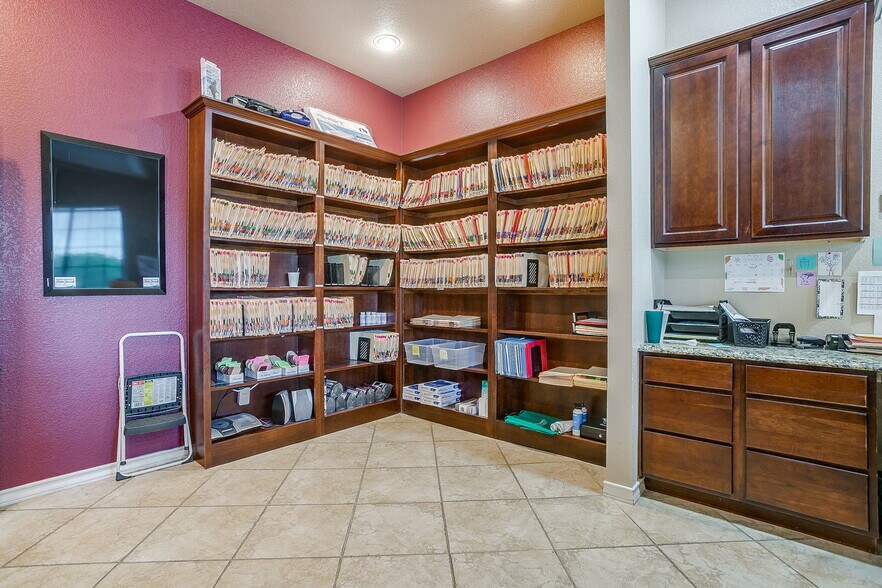 More Photos Of 1318 John Jones Dr, Burleson Office For Sale
