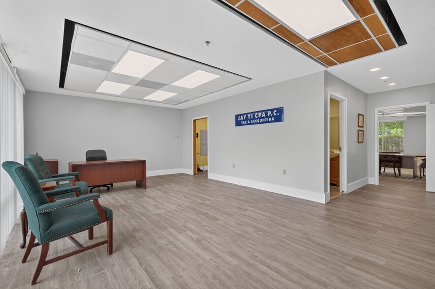 More Photos Of 1060-1090 Loftis Blvd, Newport News Office Residential For Sale