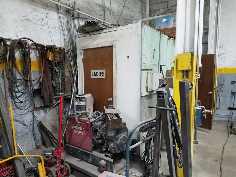 More Photos Of 75 Walnut St, Fitchburg Warehouse For Sale