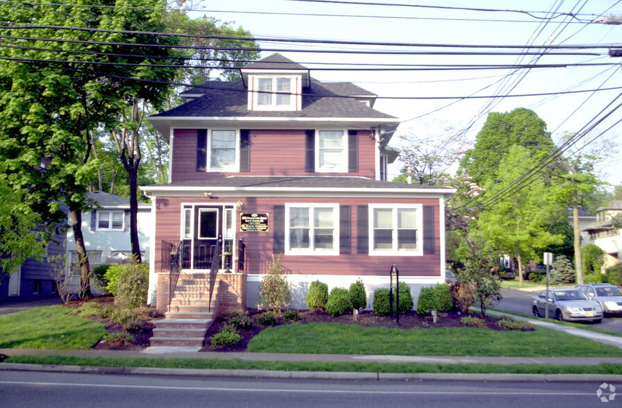 Primary Photo Of 221 Main St, Madison Office For Lease