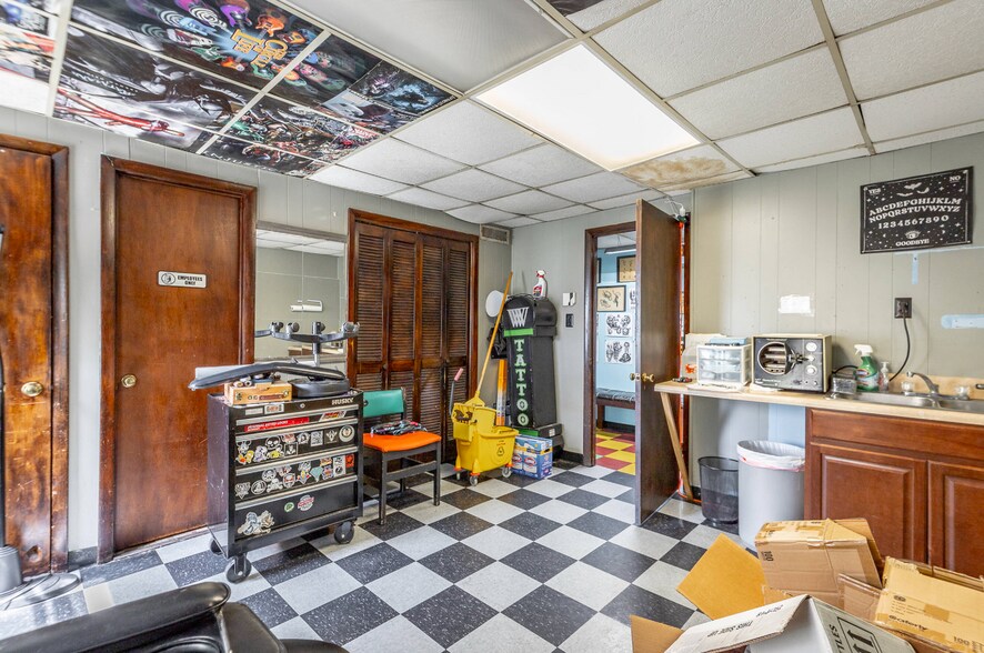 More Photos Of 605 Cherokee Blvd, Chattanooga Storefront Retail Residential For Sale