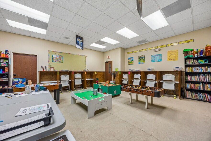 More Photos Of 96549 Parliament Dr, Fernandina Beach Storefront Retail Office For Sale
