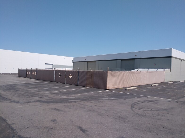 More Photos Of 3020 S Fairview St, Santa Ana Industrial For Sale