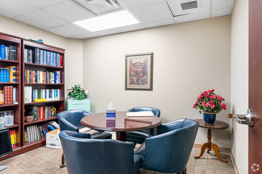 More Photos Of 609 W Johnson Ave, Cheshire Medical For Lease