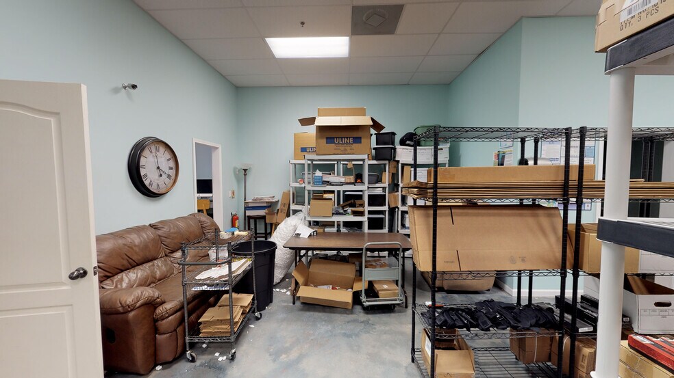 More Photos Of 2219 County Road 220, Middleburg General Retail For Sale