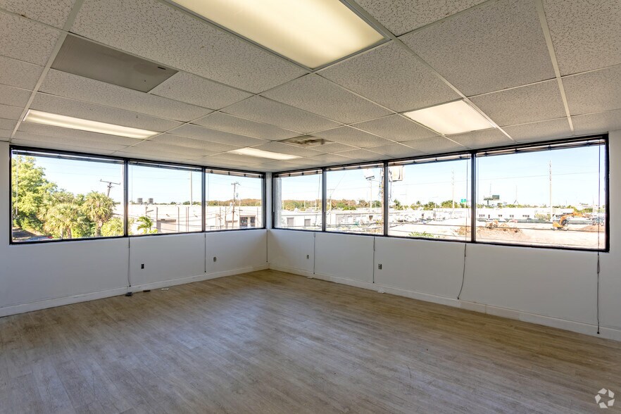 More Photos Of 3115 NW 10th Ter, Oakland Park Unknown For Lease
