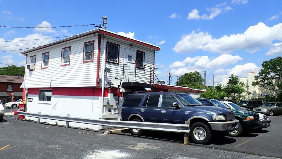 More Photos Of 1130 Pembroke Rd, Bethlehem Storefront Retail Residential For Lease