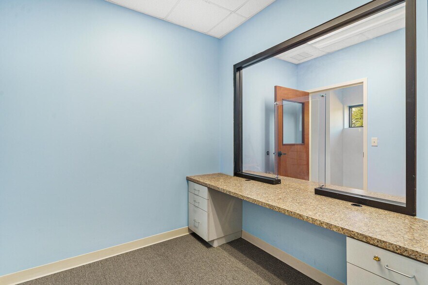 More Photos Of 1904 Thomas Ave, Leesburg Office For Sale