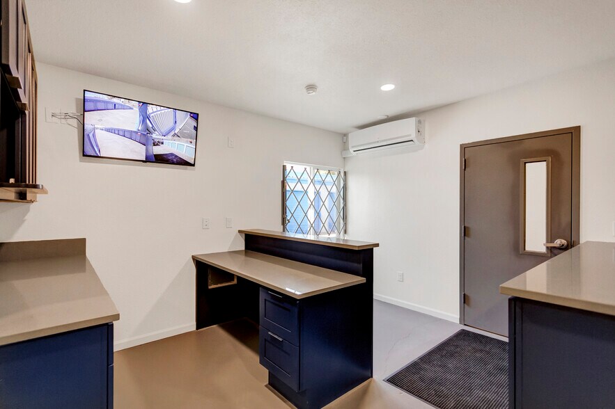 More Photos Of 5803 SE Johnson Creek Blvd, Portland Self Storage For Sale