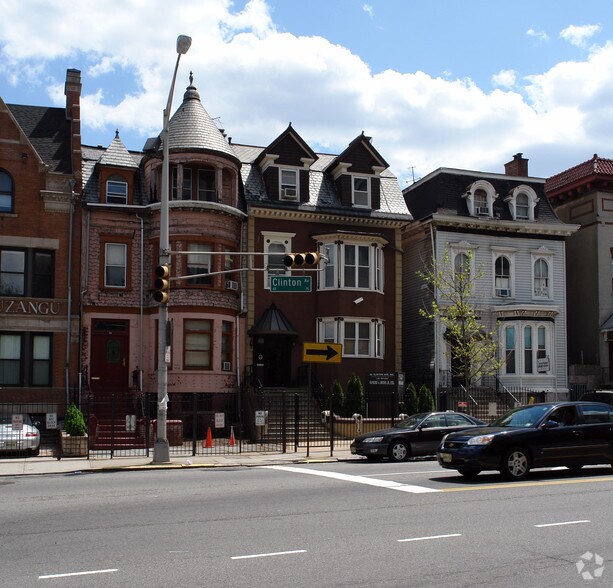 More Photos Of 82 Clinton Ave, Newark Office For Lease
