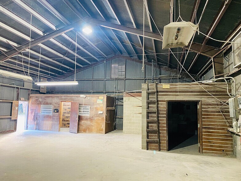 More Photos Of 41 Spring St, Jacksonville Warehouse For Sale