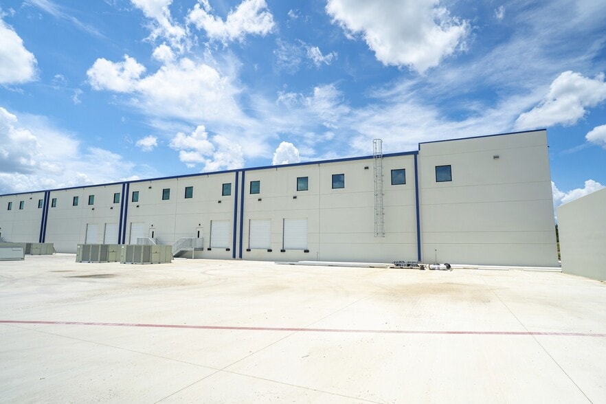 More Photos Of 15508 Impact Way, Pflugerville Warehouse For Lease