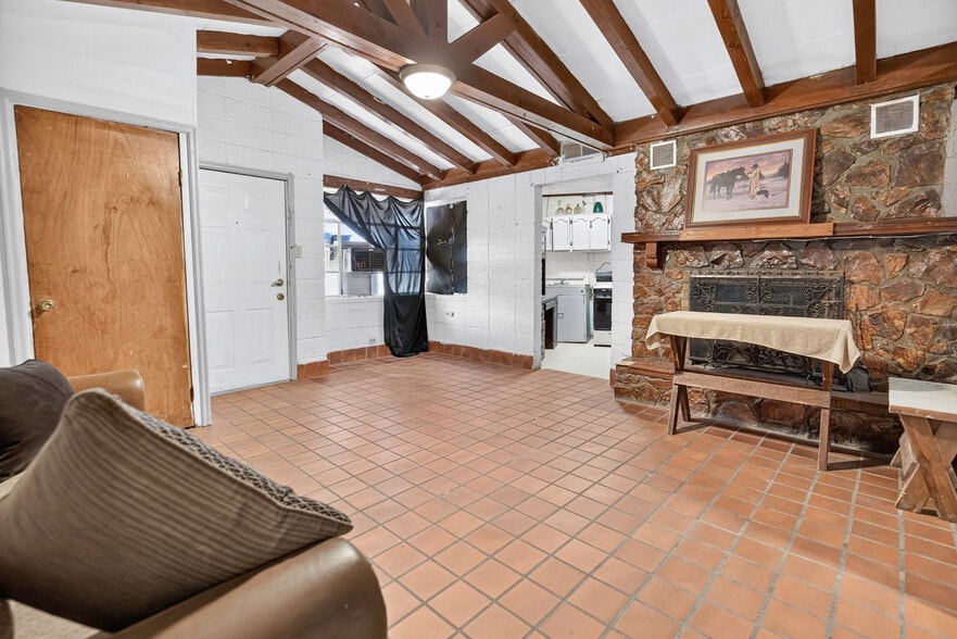 More Photos Of 611 W Main St, Fabens Apartments For Sale