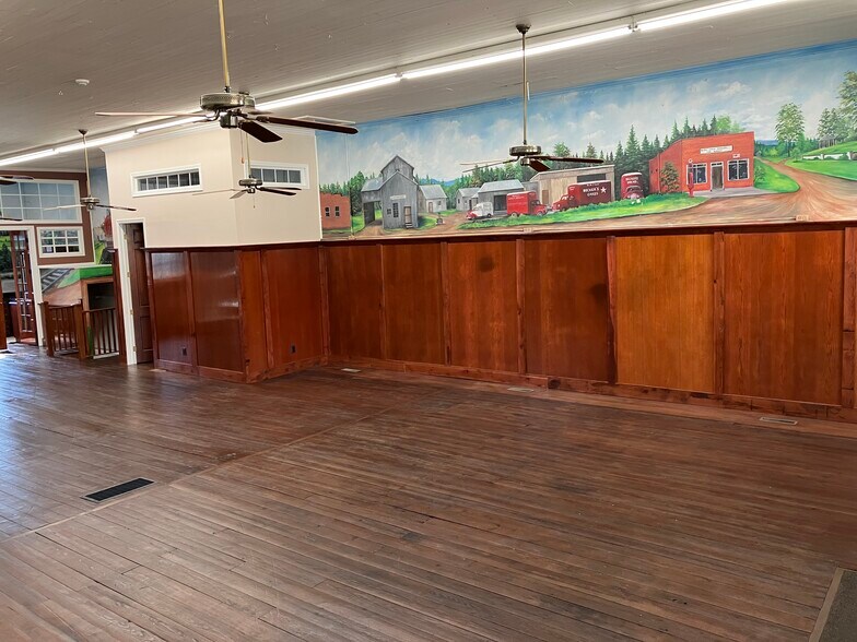 More Photos Of 157 N Main St, Bostic Office For Sale