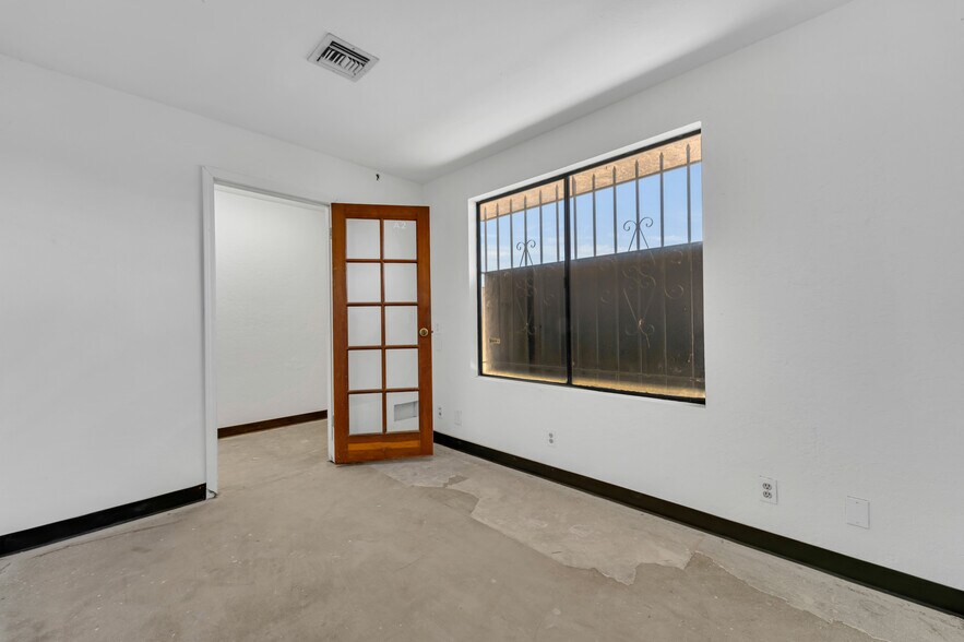 More Photos Of 113 W Pillsbury St, Lancaster Flex For Sale