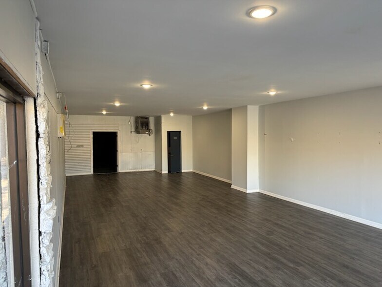 More Photos Of 1213 W Gaines St, Lawrenceburg Flex For Sale