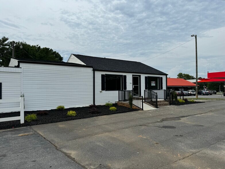 More Photos Of 7911 NC Highway 68 N, Stokesdale Storefront Retail Office For Lease