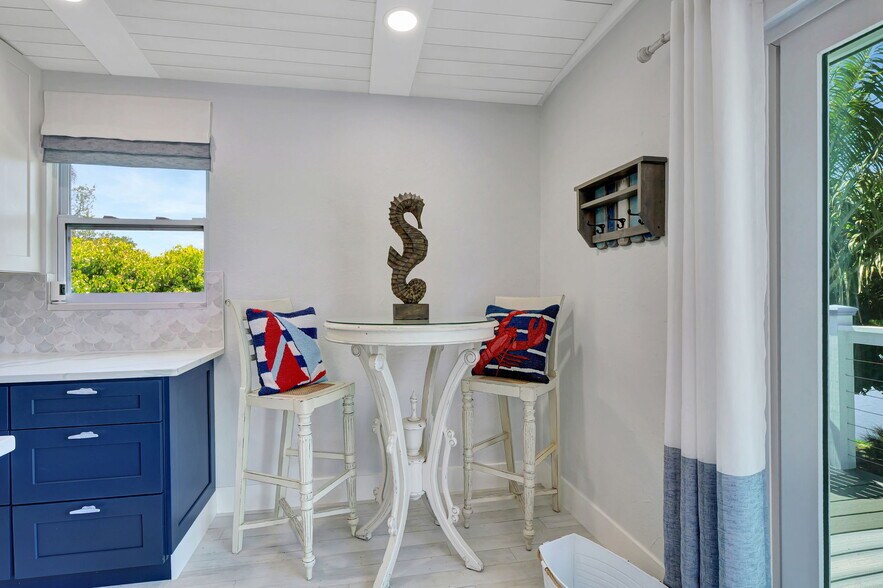 More Photos Of 193 Cocohatchee St, Naples Specialty For Sale