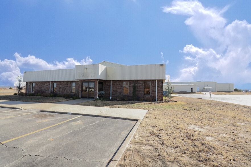 Primary Photo Of 401 S 41st St E, Muskogee Warehouse For Sale