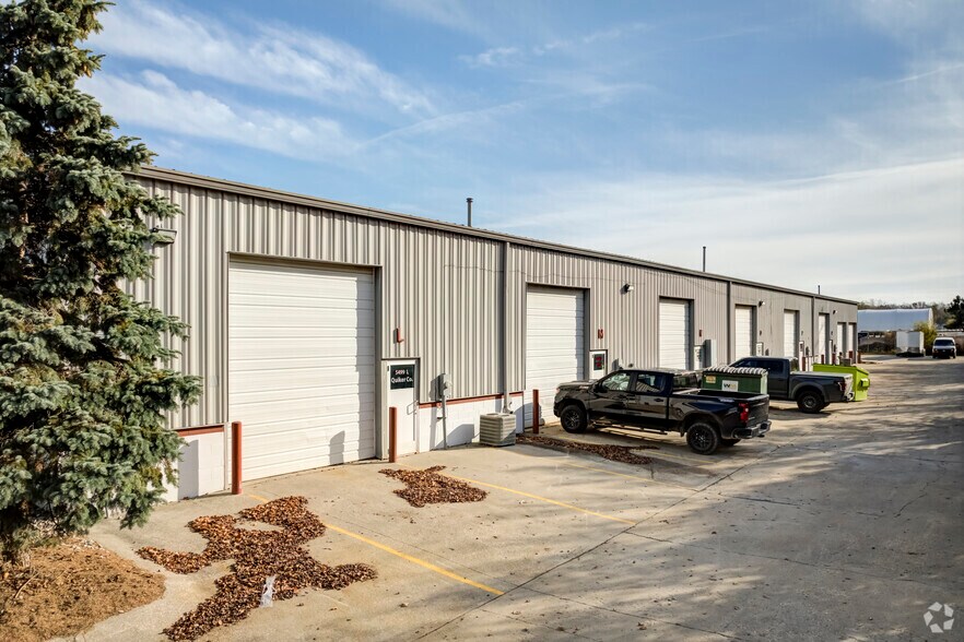 More Photos Of 5499 Perry Dr, Waterford Warehouse For Lease