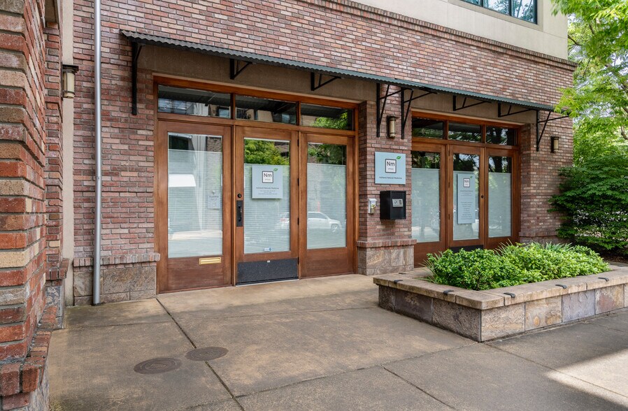 More Photos Of 180 Lithia Way, Ashland Office Residential For Sale