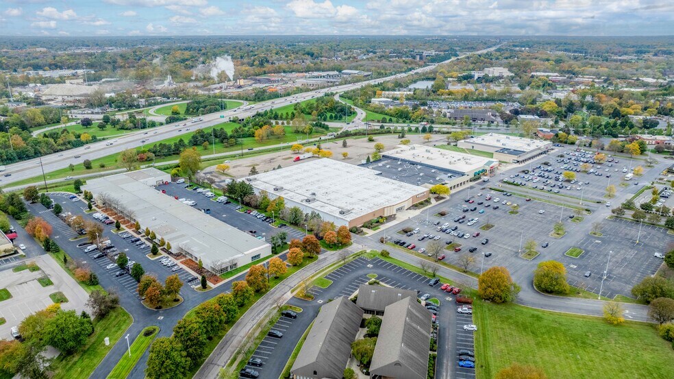 More Photos Of 133 Huber Village Blvd, Westerville Department Store For Sale