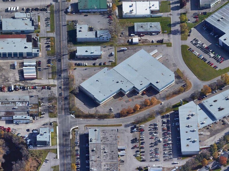 Primary Photo Of 1730-1790 Av Newton, Québec Distribution For Lease