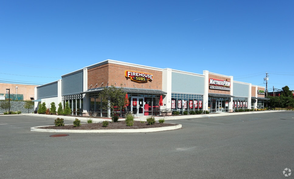 More Photos Of 860 New Loudon Rd, Latham Storefront For Lease