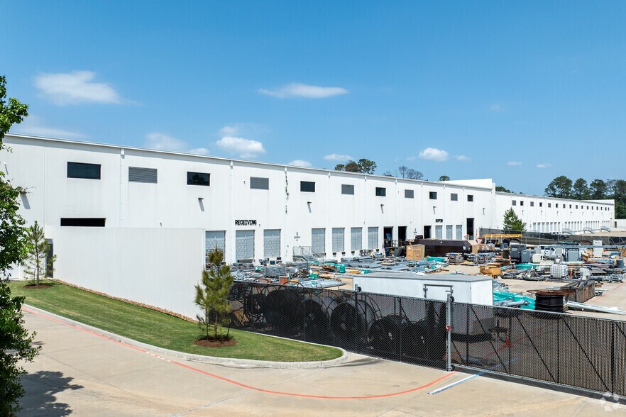More Photos Of 4014 Interwood N Pky, Houston Distribution For Lease