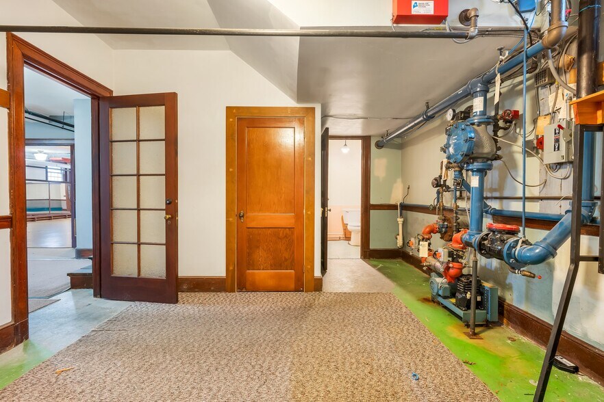 More Photos Of 192 Main St, Ellsworth Storefront For Sale