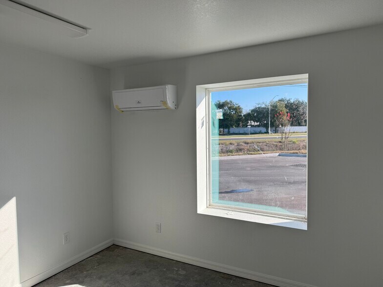 More Photos Of 4900 Dundee Rd, Winter Haven Light Manufacturing For Lease