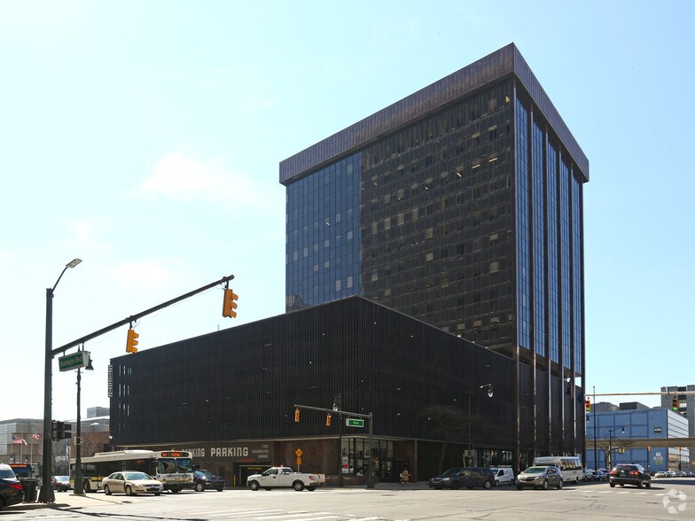 More Photos Of 333 W Fort St, Detroit Office For Lease