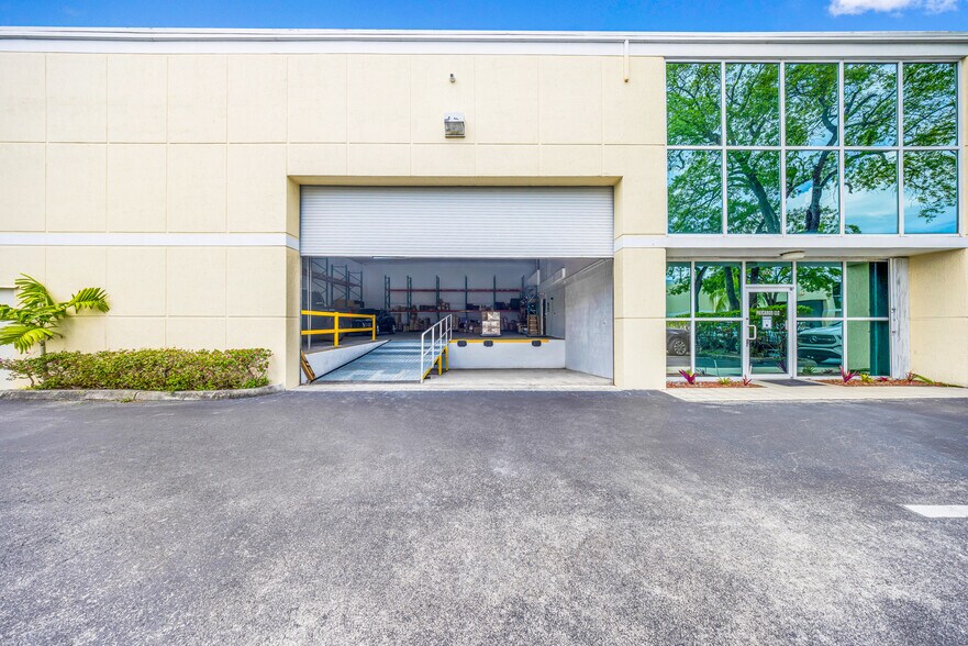 More Photos Of 8009 NW 29th St, Doral Warehouse For Sale