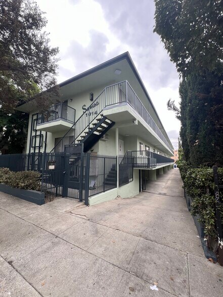 More Photos Of 1014 N Oxford Ave, Los Angeles Apartments For Sale