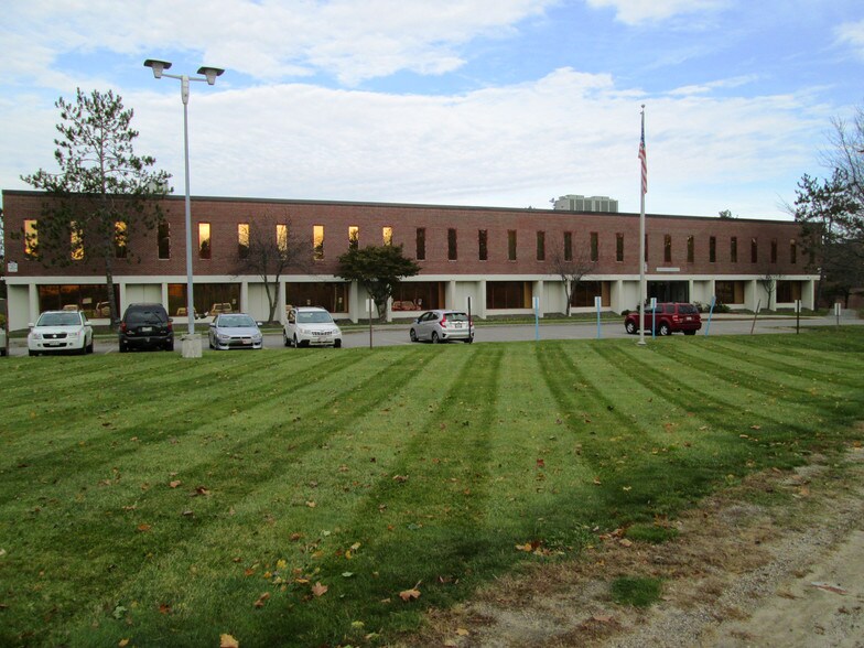 More Photos Of 1 Davis Farm Rd, Portland Office For Lease