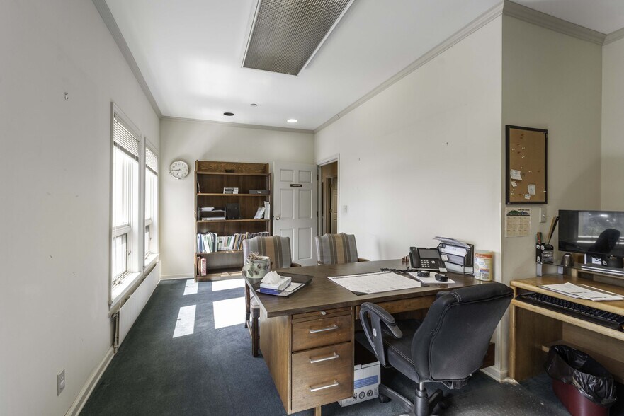 More Photos Of 426 Main St, Ketchikan Office For Sale