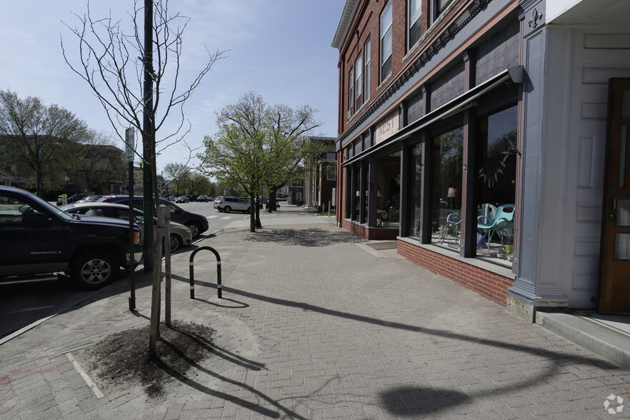 More Photos Of 90-102 Maine St, Brunswick Freestanding For Lease