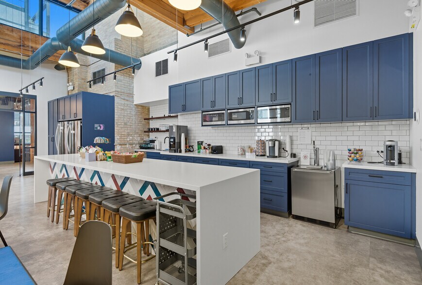 More Photos Of 303 W Erie St, Chicago Office For Lease