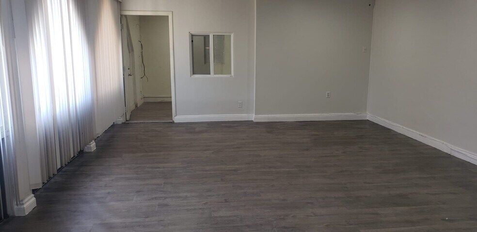 More Photos Of 17721 Sherman Way, Reseda Auto Repair For Sale