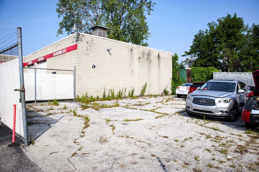 More Photos Of 325 1st St, Toledo Office For Sale