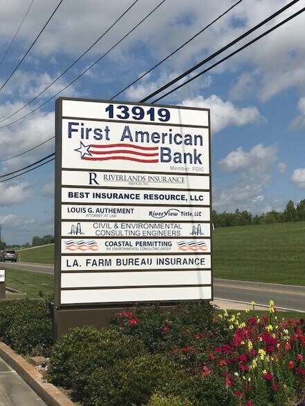 More Photos Of 13919 River Rd, Luling Office For Lease