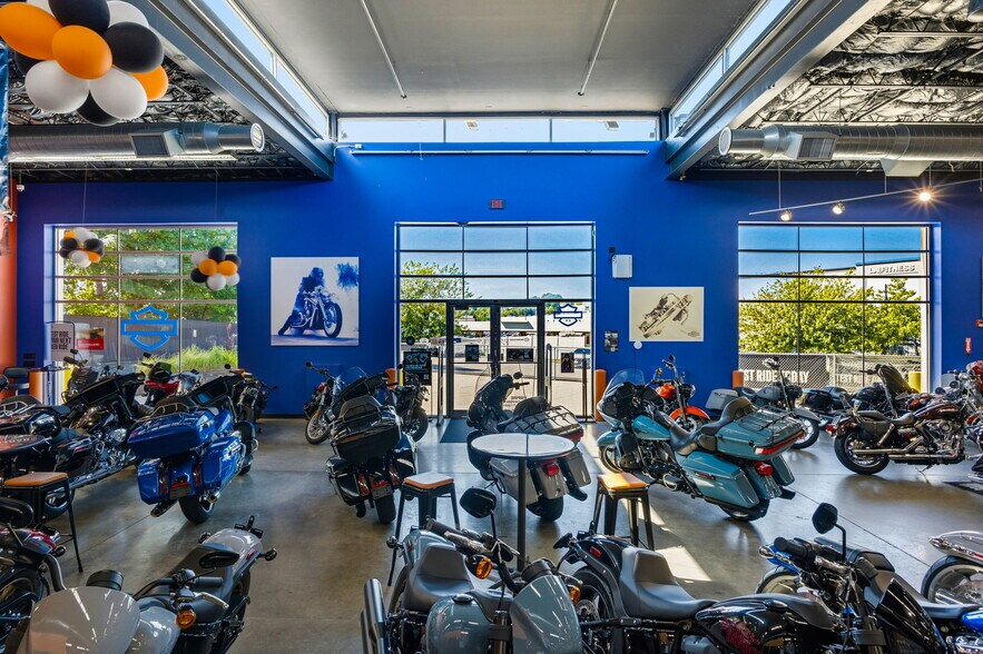 More Photos Of 8 Industrial Ln, New Rochelle Auto Dealership For Lease