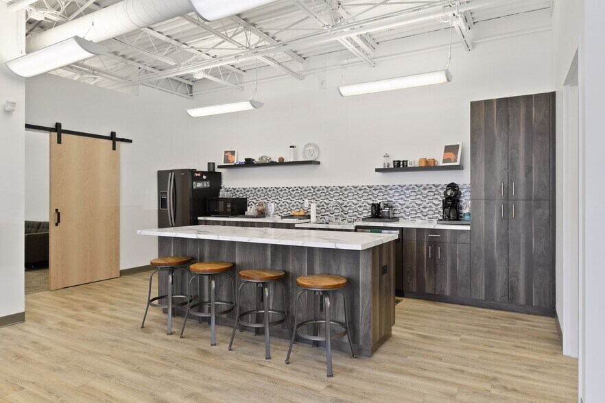 More Photos Of 1911 Nicollet Ave, Minneapolis Medical For Lease