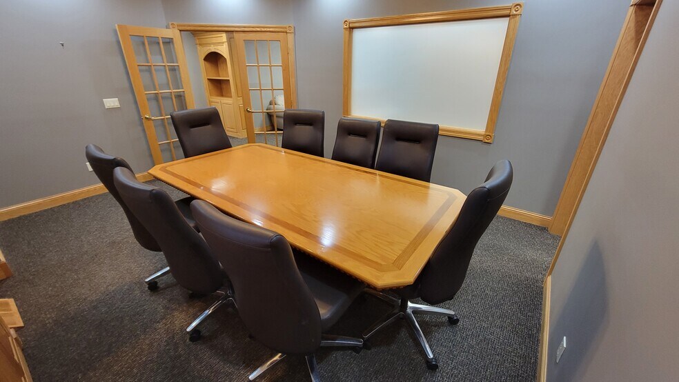 More Photos Of 1881 NW Station Parkway, Andover Office Residential For Lease